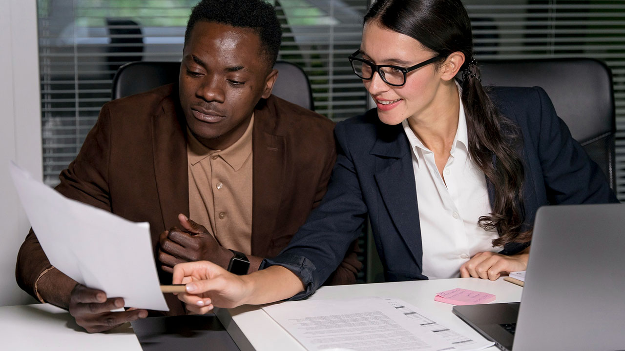 2-2-3_Legal-Assistants_16-9_02