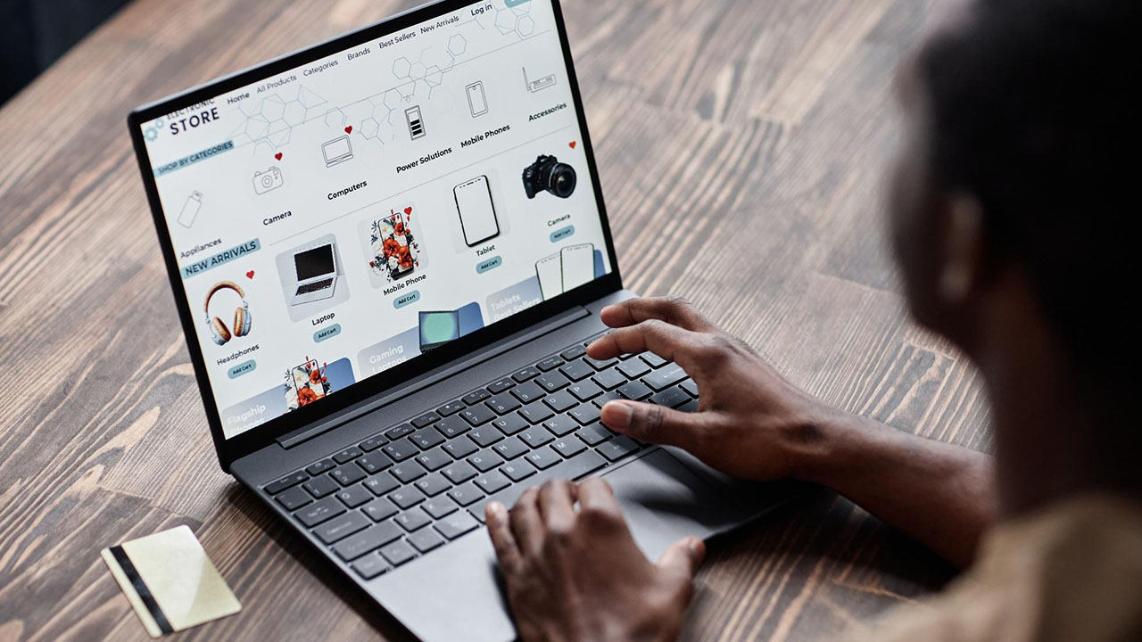 2-3-1_Webstore-and-Website-Management_16-9_10